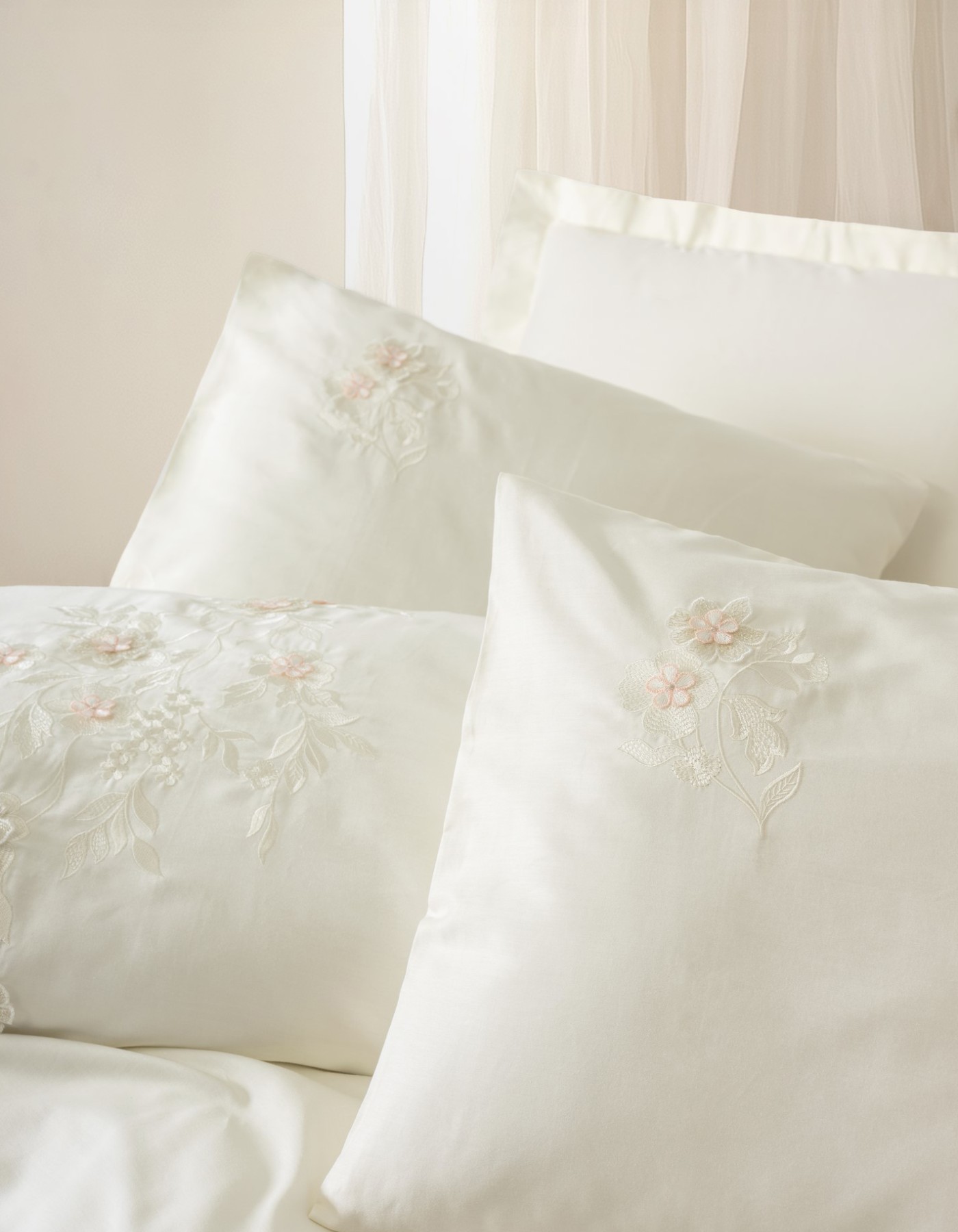 Cotton Box 3D Nakışlı Saten Çift Kişilik Nevresim Takımı Aira Ekru