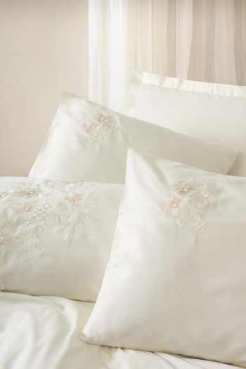 Cotton Box 3D Nakışlı Saten Çift Kişilik Nevresim Takımı Aira Ekru