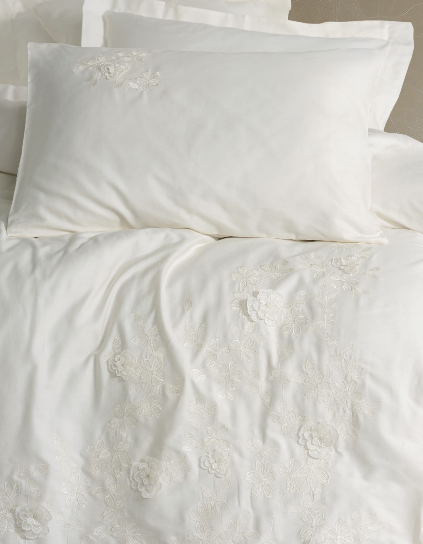 Cotton Box 3D Nakışlı Saten Çift Kişilik Nevresim Takımı Chic Ekru