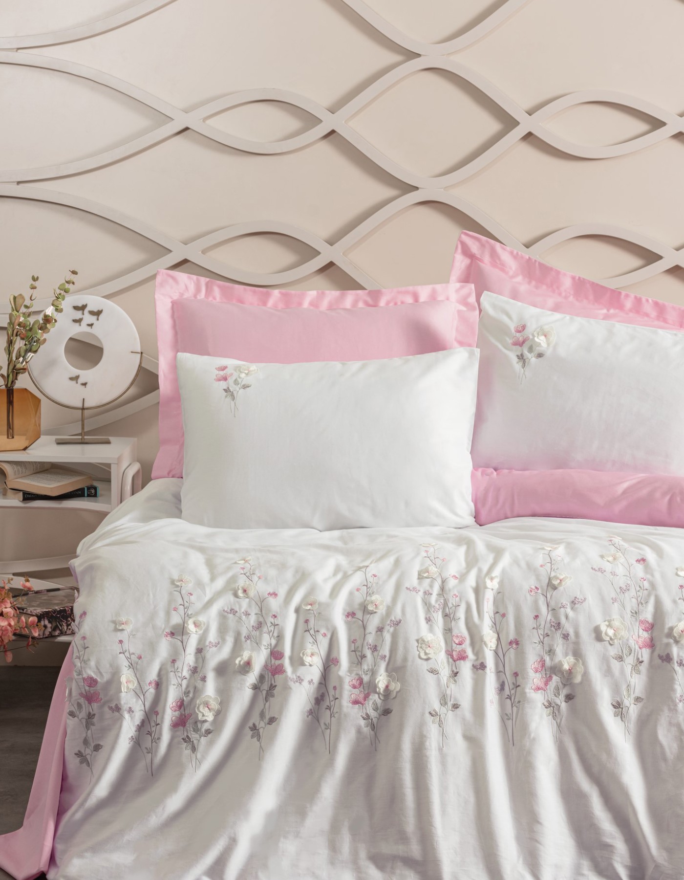 Cotton Box 3D Nakışlı Saten Çift Kişilik Nevresim Takımı Jolie Pembe Cotton Box 3D Nakışlı Saten Çift Kişilik Nevresim Takımı Jolie Pembe