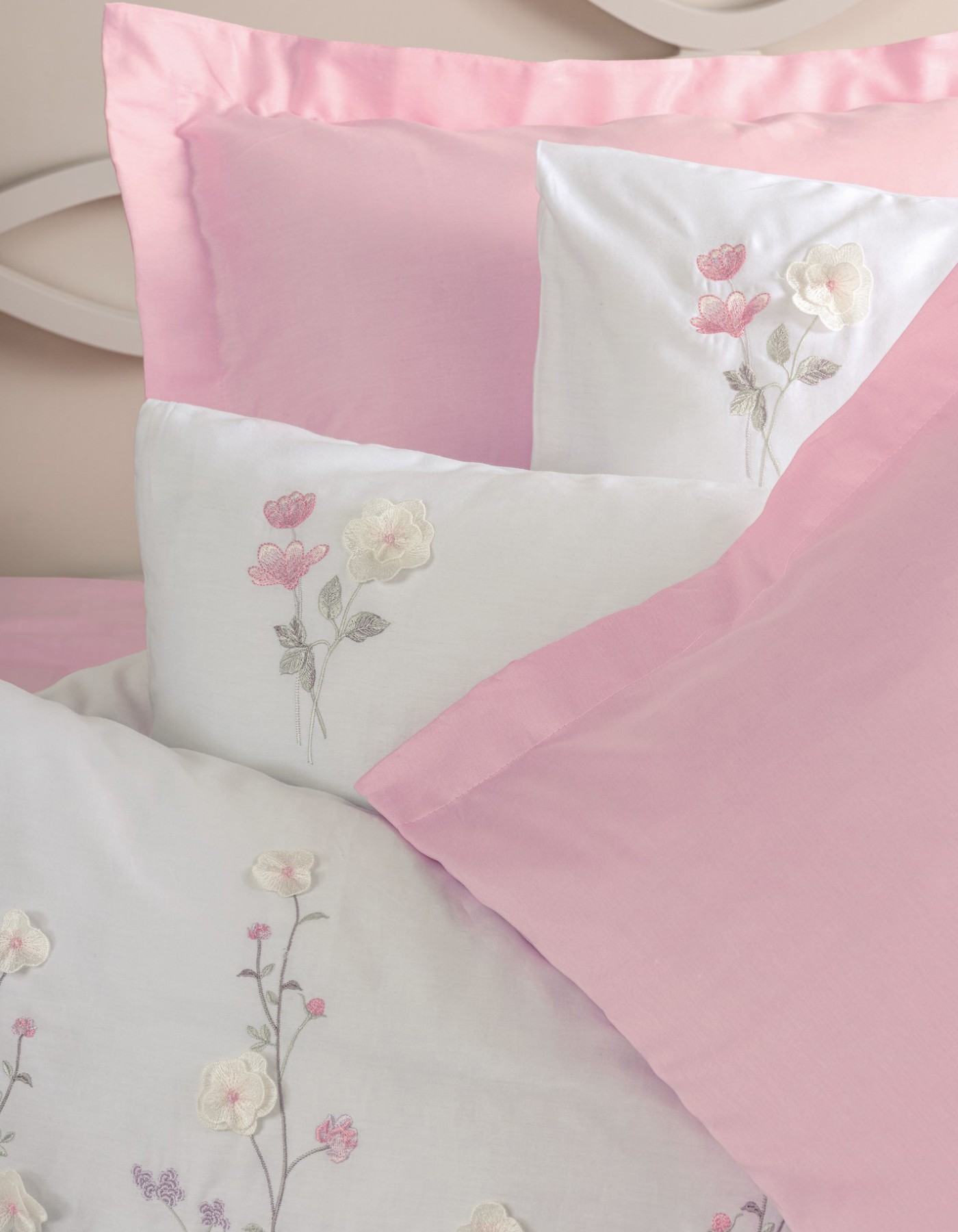 Cotton Box 3D Nakışlı Saten Çift Kişilik Nevresim Takımı Jolie Pembe Cotton Box 3D Nakışlı Saten Çift Kişilik Nevresim Takımı Jolie Pembe