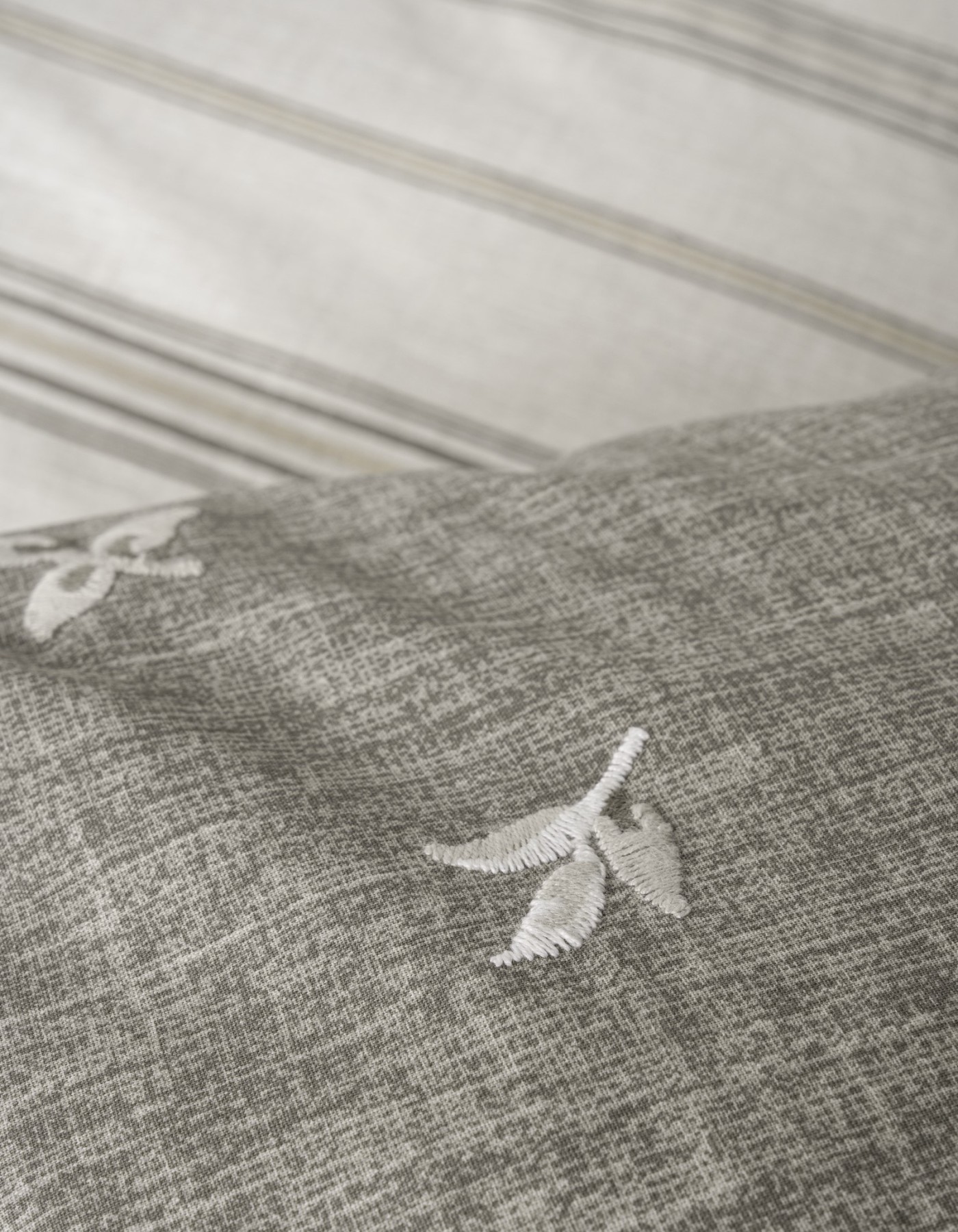 Cotton Box Klein Nakışlı Çift Kişilik Nevresim Takımı Moke Kahve