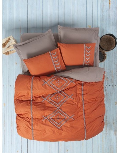 Cotton Box Puff Nakışlı Çift Kişilik Nevresim Takımı Liya Kiremit-Bej Cotton Box Puff Nakışlı Çift Kişilik Nevresim Takımı Liya Kiremit-Bej
