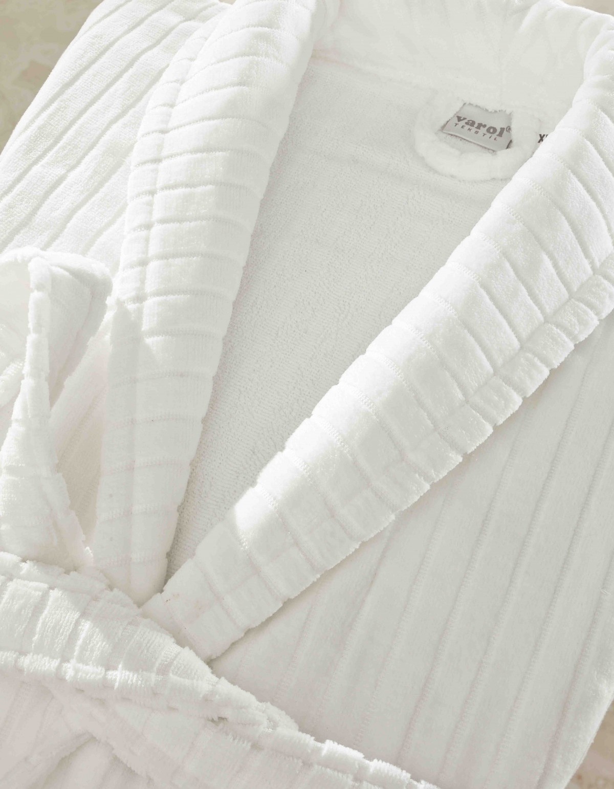 Uranos Serisi Şal Yaka Kadife Otel Bornozu Uranos Serisi Şal Yaka Kadife Otel Bornozu