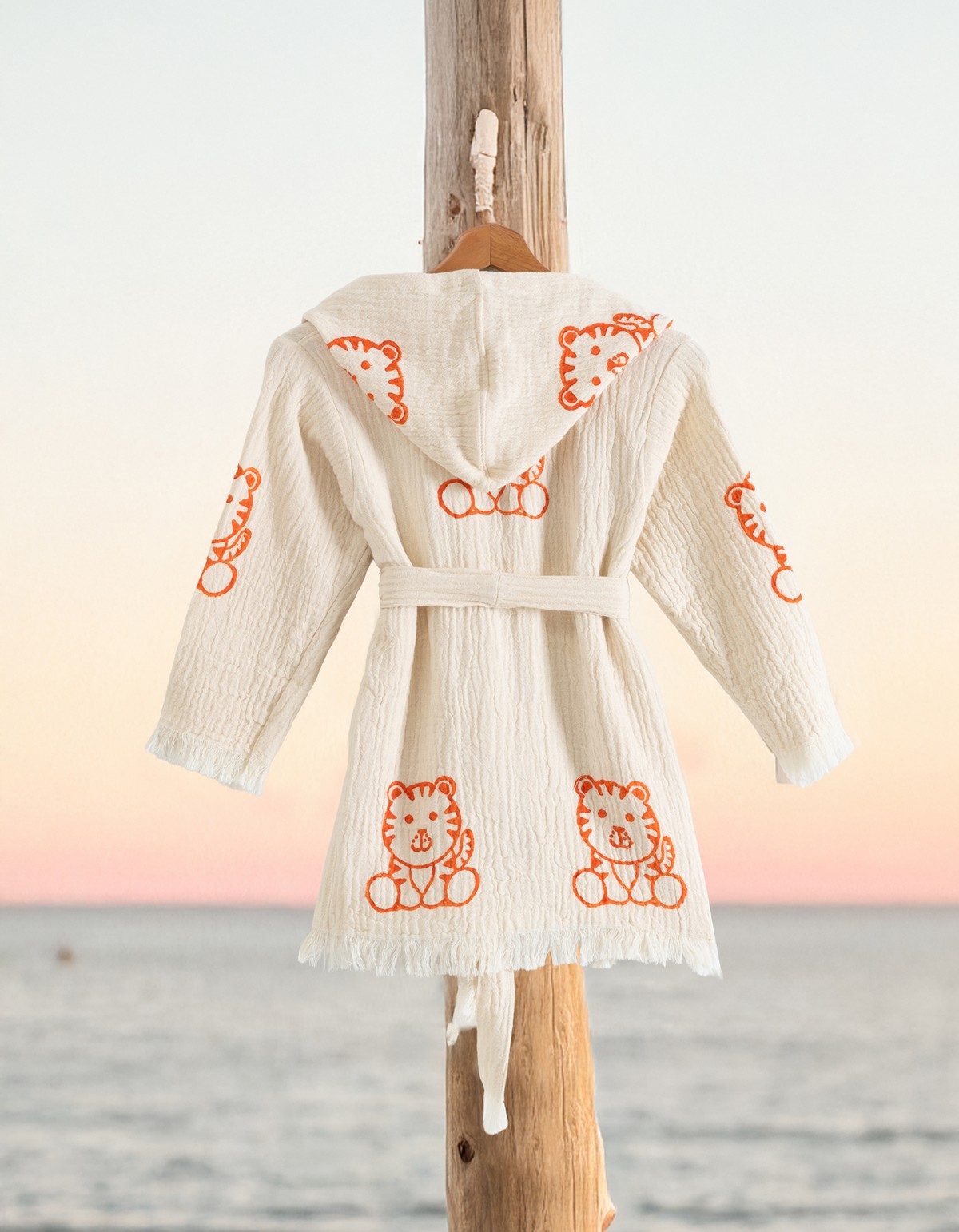 Varol %100 Organik, El İşçiliği Taş Baskı Çocuk Bornozu - Kaplan Varol %100 Organik, El İşçiliği Taş Baskı Çocuk Bornozu - Kaplan