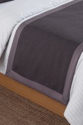 Varol 70x250 Yatak Şalı (Runner) ve 2 Adet 45x45 Kırlent Seti – Otel Konsept Lüx Dekoratif Set görseli 2