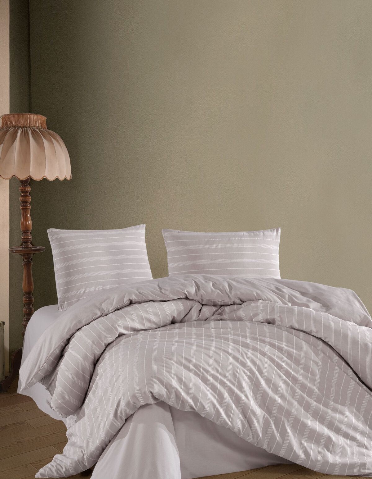 Varol Çarşafı Lastikli Saten Çizgili Çift Kişilik Nevresim Takım