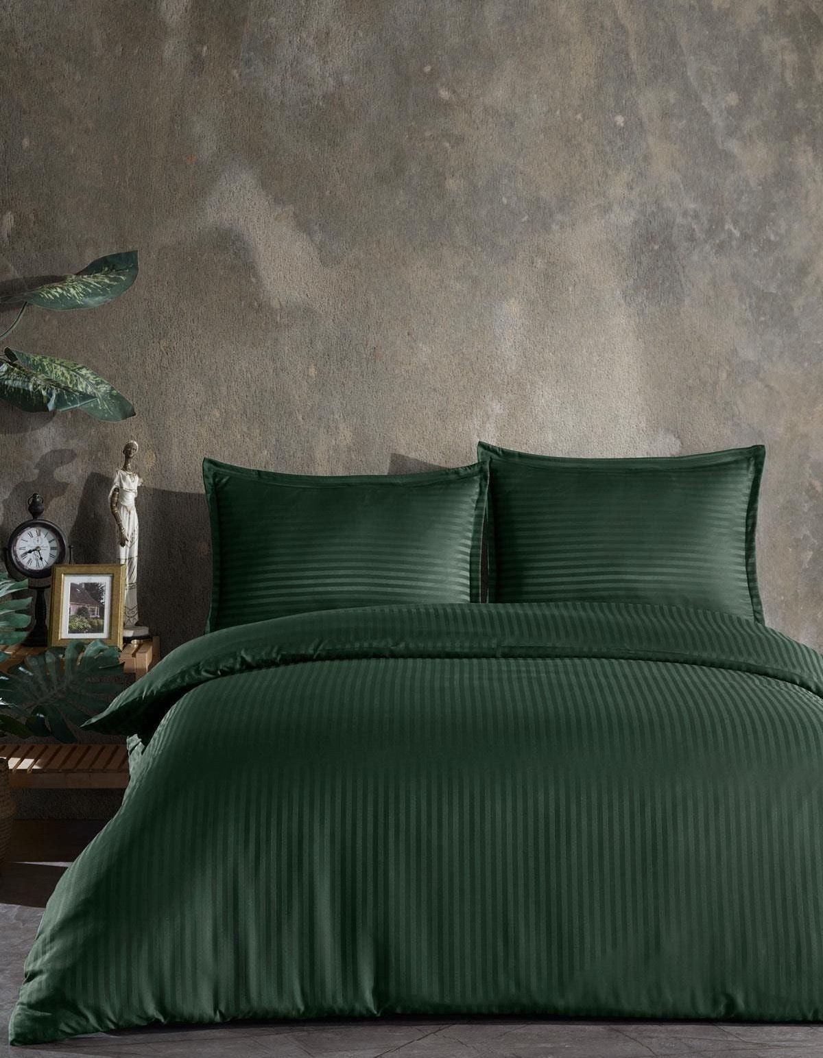 Varol Çift Kişilik Saten Çizgili Nevresim Takımı – Lastikli Çarşaf, Parlak ve Yumuşak Kumaş