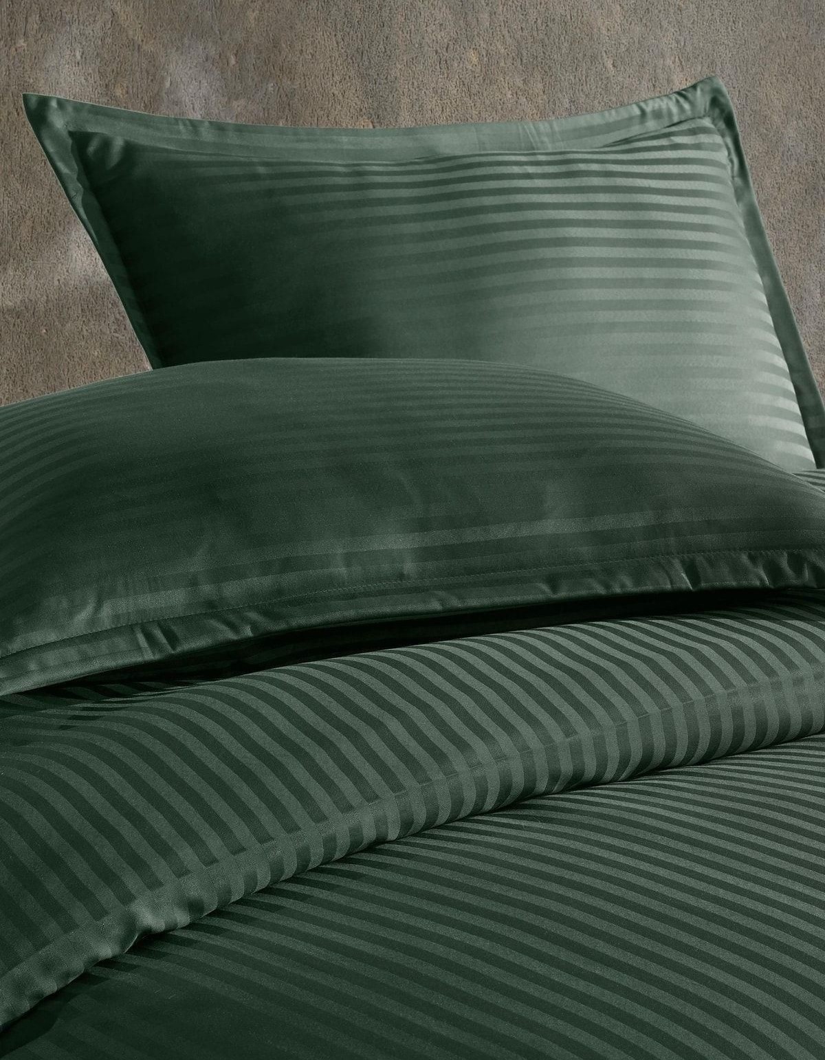 Varol Çift Kişilik Saten Çizgili Nevresim Takımı – Lastikli Çarşaf, Parlak ve Yumuşak Kumaş