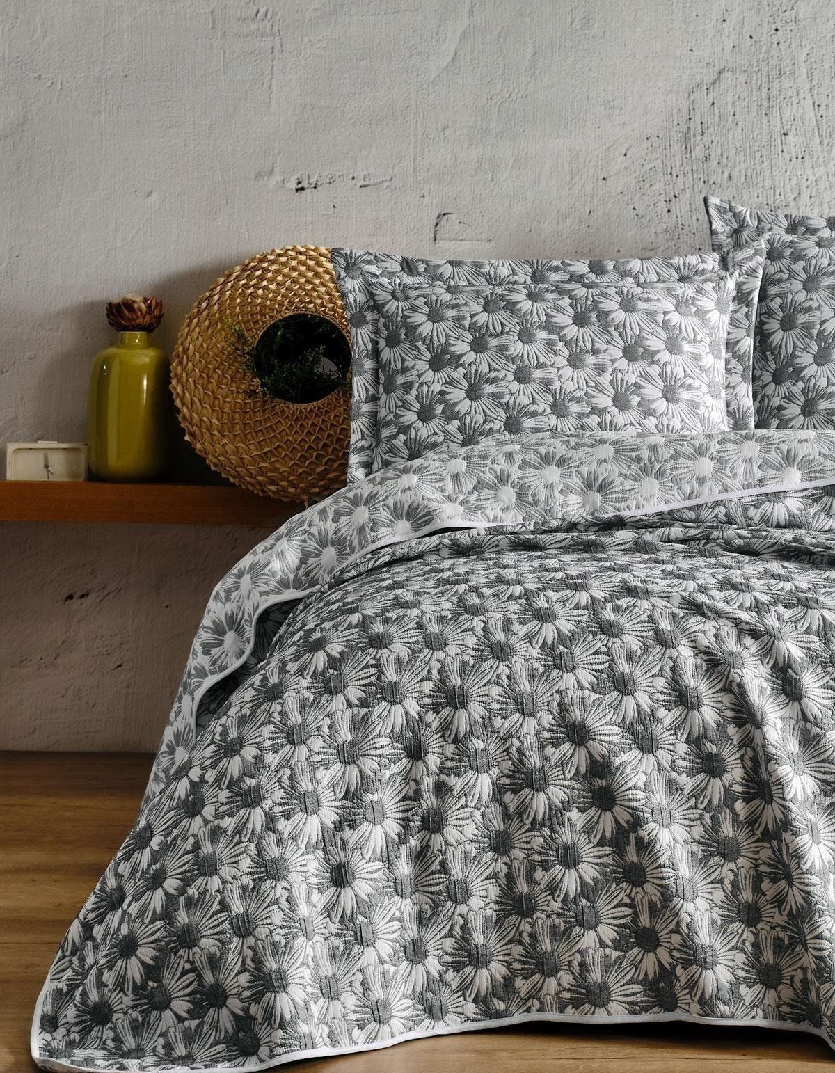 Varol Daisy Çift Kişilik Yatak Örtüsü Varol Daisy Çift Kişilik Yatak Örtüsü