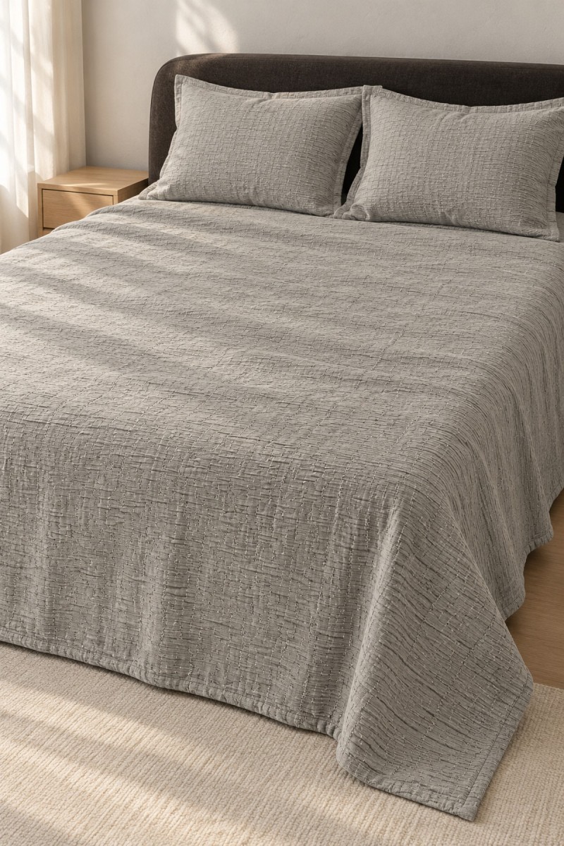 Varol Pietra Dokulu Çift Kişilik Yatak Örtüsü Takımı Taş 240×260 cm – 2 Yastık Kılıflı