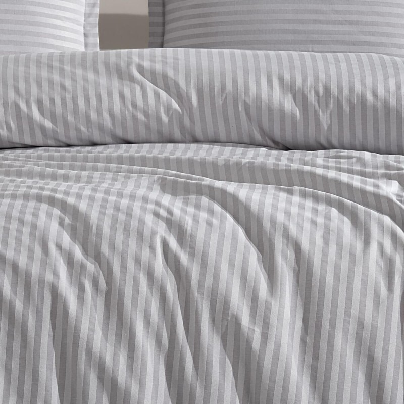 Varol Çarşafı Lastikli Saten Çizgili Çift Kişilik Nevresim Takım