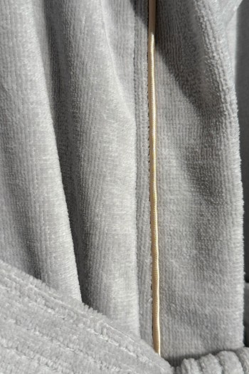 Varol Lüks Kadife Bornoz – Kapşonlu Altın Biyeli (İhracat Fazlası)