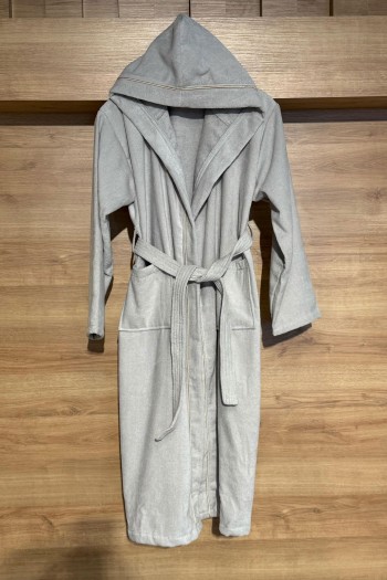 Varol Lüks Kadife Bornoz – Kapşonlu Altın Biyeli (İhracat Fazlası)