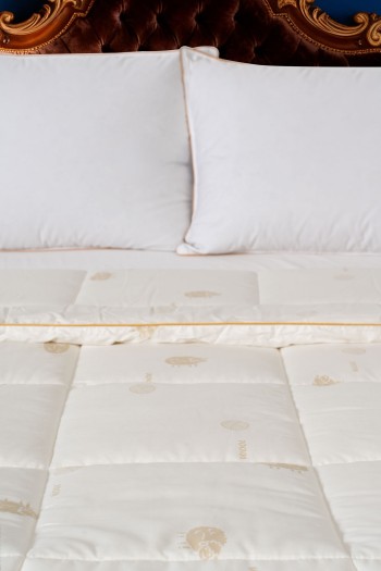 Varol Pure Woll Çift Kişilik Yün Yorgan (195x215 cm) – %100 Pamuk Kılıf | Bez Çantalı