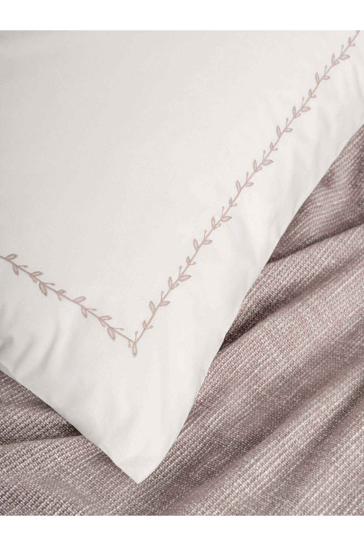 Cotton Box Embrova Çift Kişilik Pike Takımı Şönil Loom Bej doku detayı